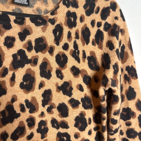 Lord & Taylor leopard print cashmere sweater - Picture 2 of 4